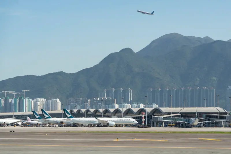 ▲香港國際機場正計劃於週二（23日）下午6點關閉，暫停所有航班起降36小時。資料照。（圖／美聯社／達志影像）