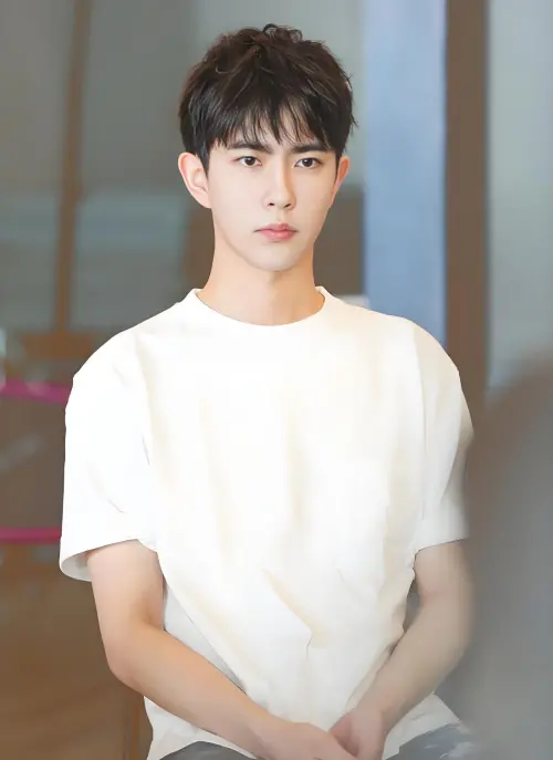 ▲于朦朧墜樓離世謎團重重，中國網友統整許多陰謀論。（圖／翻攝自微博）