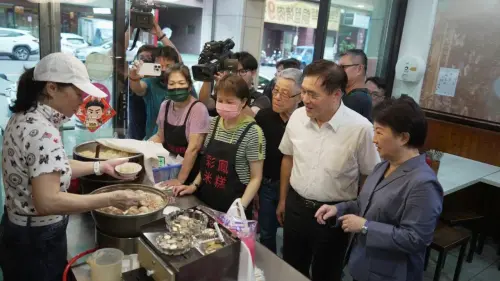 ▲郝龍斌於登記後拔得頭籌，昨率先與盧秀燕「米糕會」。（圖／翻攝郝龍斌臉書，2025.09.22）