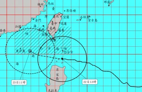 ▲樺加沙颱風暴風圈已經接觸恆春半島陸地，包括花東地區、恆春、南台灣越晚風雨越大，要特別留意。（圖/中央氣象署cwa.gov.tw）