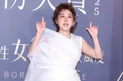 藍心湄笑曝邱澤、許瑋甯兒子好動！長相像爸也像媽　邱澤變更省話
