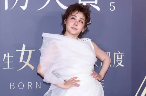 ▲藍心湄即將過60歲生日，送自己6克拉鑽戒做禮物，表示要開始當貴婦。（圖／記者朱永強攝）