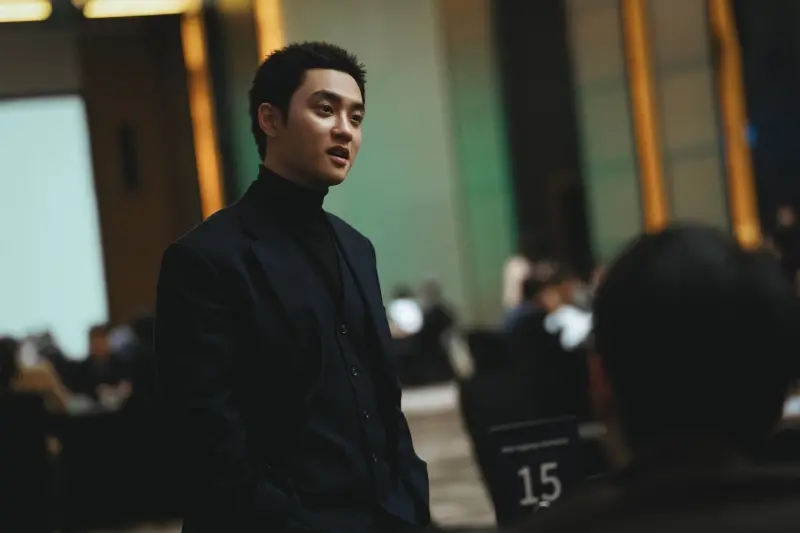 ▲池昌旭、EXO成員D.O.都敬秀（如圖）主演的《操控遊戲》，今天正式宣布11月5日Disney+獨家上線。（圖／Disney+）