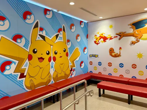 ▲壽司郎台北中華路店有滿滿「寶可夢」主題佈置。（圖／記者蕭涵云攝）