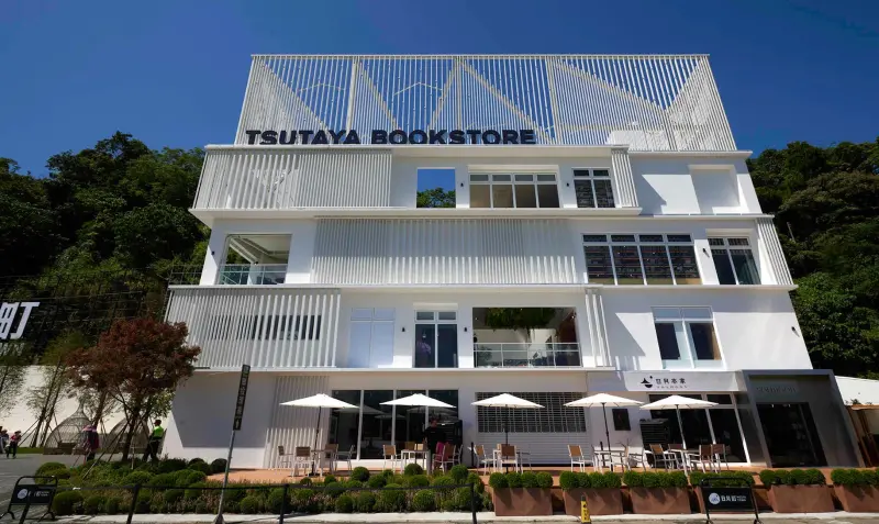 ▲位於埔里的日月町複合式商場，不僅是中途休憩的補給站，更是旅人走進南投的起點，27日范兔臣於此驚喜快閃。（圖／業者提供）