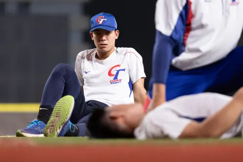 ▲味全龍去年選秀第2指名的李致霖面對香港，後援登板1局飆出2K。（圖／中華棒協提供）