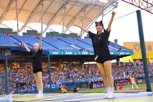 ▲李丹妃、金渡兒（圖／Passion Sisters 中信兄弟啦啦隊臉書）