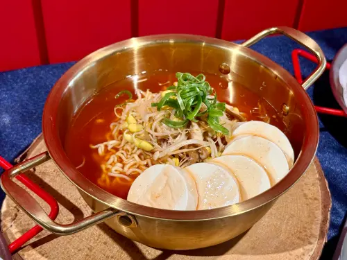 ▲「嫩豆腐拉麵」228元。（圖／記者蕭涵云攝）