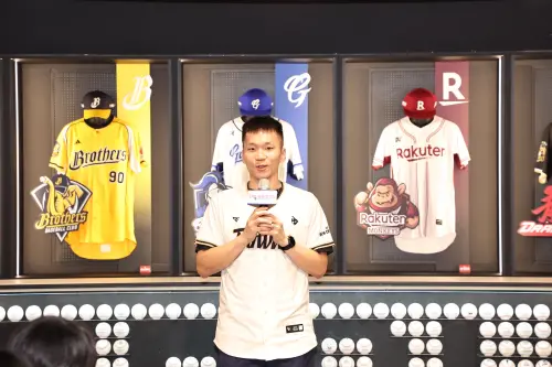 ▲運動部長李洋曾擔任中職開球嘉賓，坦言感受到台灣棒球蓬勃發展。（圖／中華職棒提供）