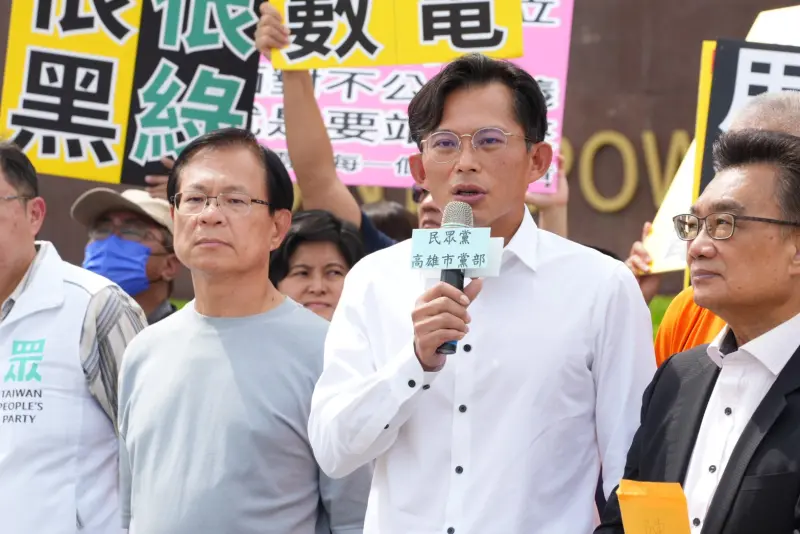 ▲民眾黨主席黃國昌今（22）日率黨團，前往興達電廠考察，釐清事故原因。（圖／民眾黨提供）