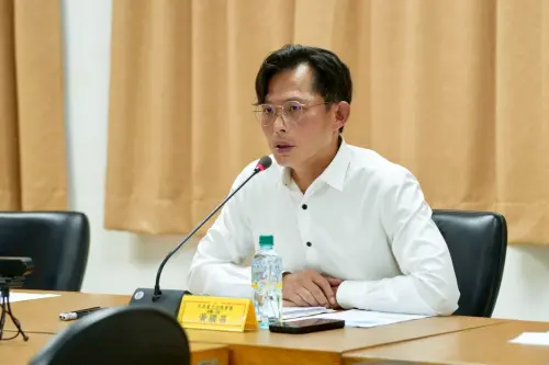 ▲黃國昌考察興達電廠，連環發問直指核心。（圖／民眾黨提供）