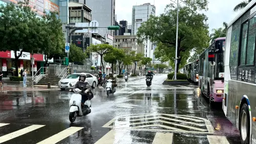 天氣預報／暴雨繼續下！光復節連假「北台灣溼涼」　雨停等這一天
