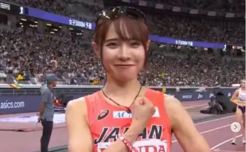 田徑／日本長跑女神比出「獻出心臟」手勢爆紅！超狂背景也被神出
