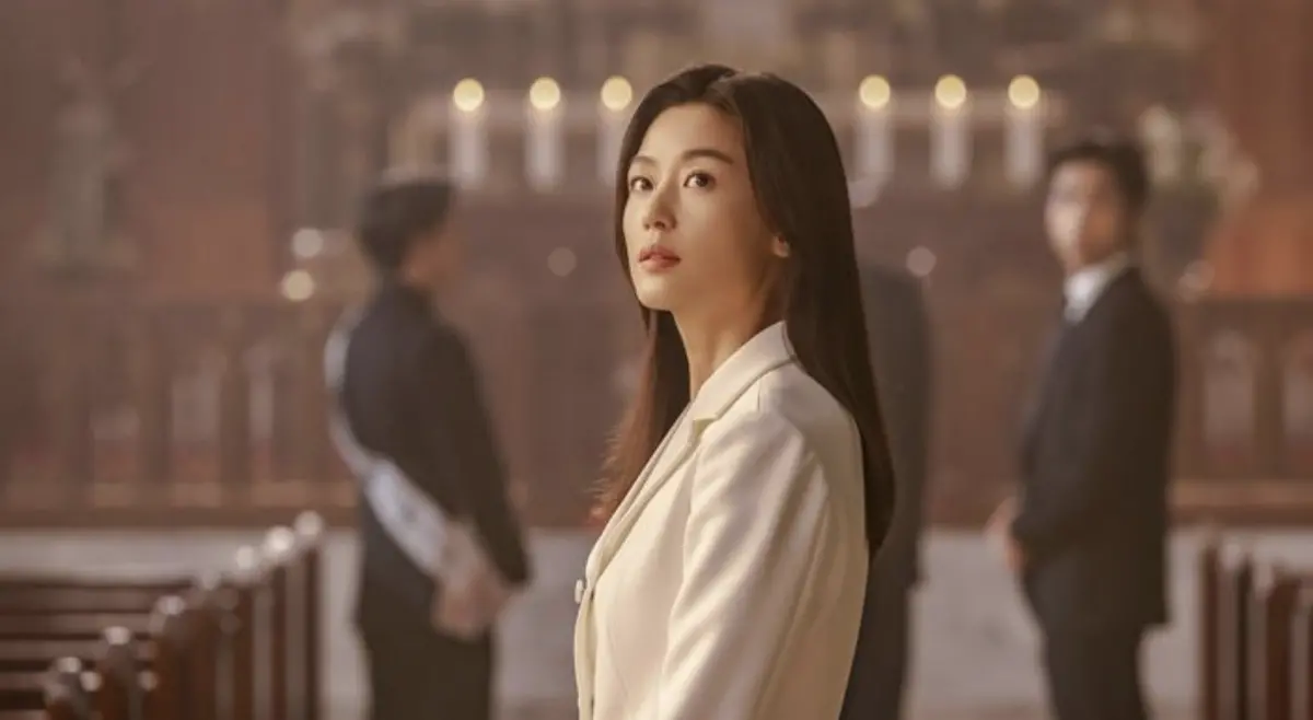 ▲韓國女演員全智賢（如圖）主演的《暴風圈》近期因台詞不當引爆中國網友怒火，甚至灌爆其代言品牌IG，對此經紀公司緊急關閉留言區滅火。（圖／Disney+）