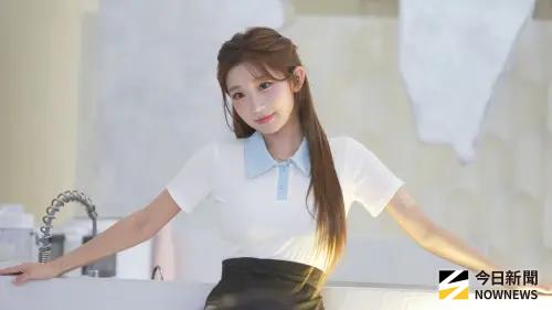 ▲李珠珢今（22）日在新莊義式餐廳舉辦一日店長活動，雖然早晨因過勞流鼻血，仍精神滿滿現身，她在餐廳內與近百名粉絲蹦跳互動，笑聲不斷，更感性告白「粉絲就像家人」，現場氣氛溫馨。（圖／張一笙攝）