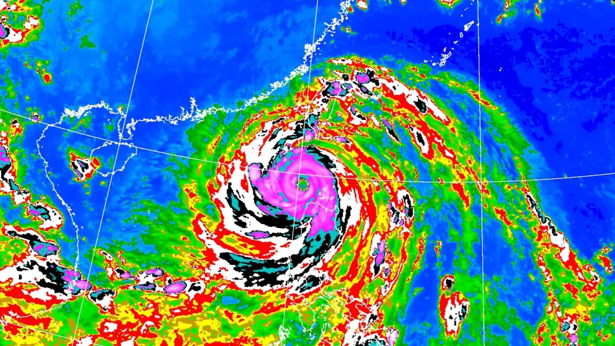 ▲颱風樺加沙與外圍環流影響，今（22）晚至明（23）日花蓮縣山區及臺東縣山區有局部大豪雨或超大豪雨。（圖／中央氣象署cwa.gov.tw）