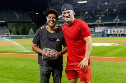 MLB／真本質迷！幸運球迷撿到「神鱒」400轟　只要求和偶像傳接球
