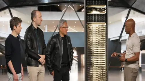 將展開千億美元合作！輝達、OpenAI執行長同台　回應H-1B簽證漲價
