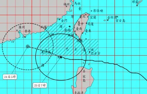 ▲樺加沙颱風持續向西前行，不過外圍環流依舊帶來風雨，中央氣象署預估在上午8時30分解除陸上颱風警報。（圖/中央氣象署cwa.gov.tw）