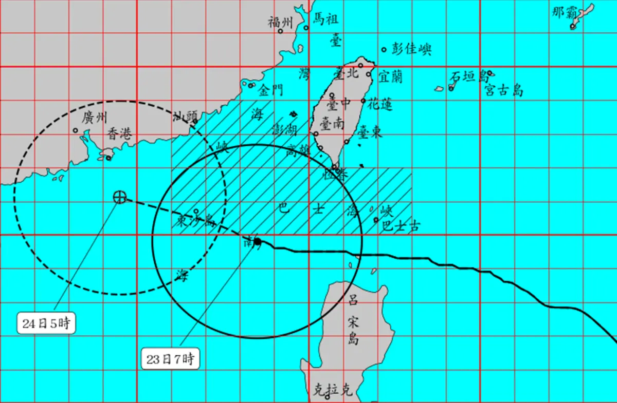 ▲樺加沙颱風持續向西北西進行，中央氣象署表示，屏東地區已脫離其暴風圈，對恆春半島仍構成威脅；氣象專家吳德榮提到，樺加沙已穩居今年風王，但今明仍須嚴防大雨，另外菲律賓東部海面又有熱帶擾動醞釀中。（圖／中央氣象署cwa.gov.tw）