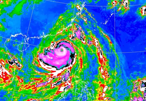 樺加沙颱風陸警解除！「回南風來了」雨炸東部　風雨趨緩時間出爐
