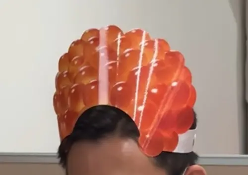 ▲爭鮮壽司頭套（圖／爭鮮臉書）