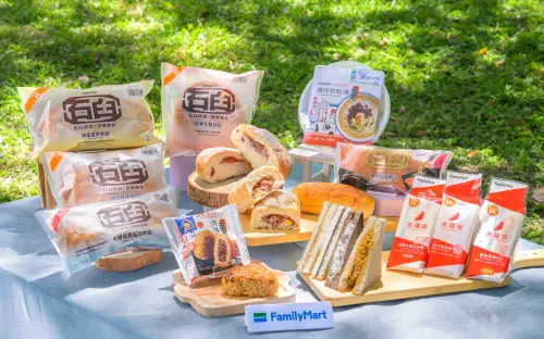 ▲全家瞄準連假出遊潮，推出多款鮮食新品，包括「石臼」軟歐、洪瑞珍三明治新口味、小月餐廳聯名飯糰。（圖／全家提供）