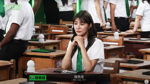 ▲阿部瑪利亞雖然在節目上鏡頭頗多，但部分鏡頭可以發現她一人呆坐在椅子上，時而環顧四周，時而一個人發呆。（圖／YouTube 酷的夢）