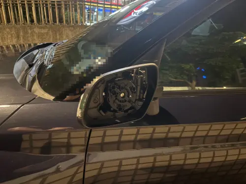 北市府前「被客運擦撞後照鏡」逃了！怒call客服竟回：車上還有人
