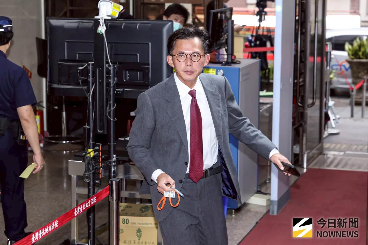 黃國昌稱連假very busy 學者看他直播不忍了：程度太差