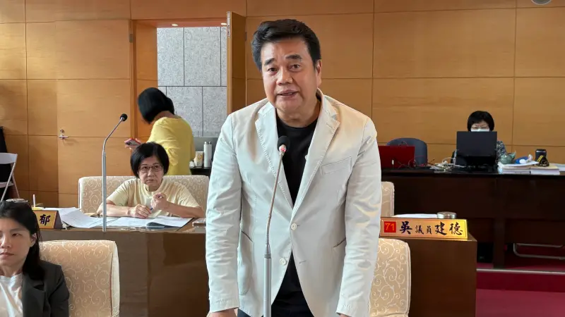    ▲台中市議會教育文化委員會召集人陳廷秀表示，地方無力負擔市立高中職經費，建議改回國立。（圖／記者顏幸如攝，2025.09.23）  