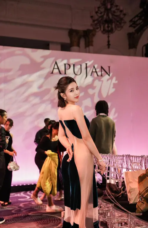 ▲「人間水蜜桃」壯壯成為首度跨界倫敦時裝週的啦啦隊。（圖／壯壯提供）