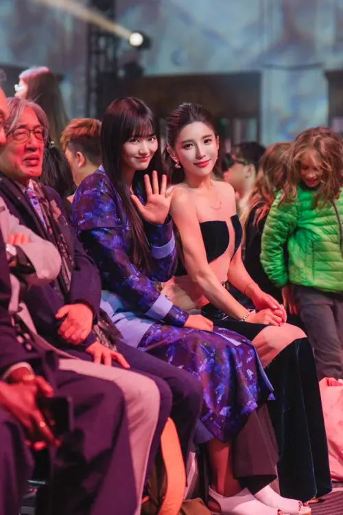 ▲壯壯（右）合體櫻坂46成員山崎天（左）成為話題焦點，成功掀起國際討論。（圖／壯壯提供）