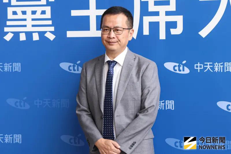 ▲國民黨立委羅智強參選黨主席，目前民調暫時落後，黨內出現棄保效應，不過他呼籲選民勇敢支持自己喜歡的候選人。（圖／記者朱永強攝，2025.09.20）