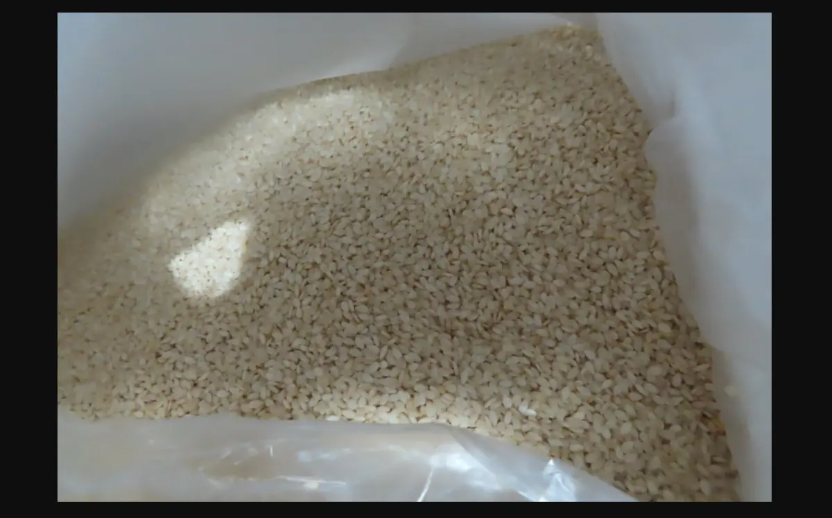 ▲食藥署邊境檢驗不合格品項中，佳佳甜品自中國進口白芝麻被驗出農藥殘留。（圖／食藥署提供）