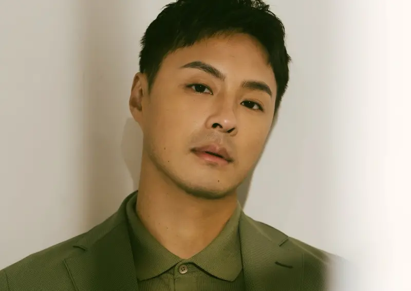 ▲孫其君（如圖）曾與郭雪芙傳緋聞，還一度傳出求婚成功，不過雙方都未承認，之後爆出分手後，孫其君在隔年陷入低潮，淡出演藝圈，直到今年才時隔4年接綜藝，被拍到買晚餐緊握麵店阿姨雙手，似乎受到滿滿鼓舞。（圖／孫其君 Steven Sun FB）