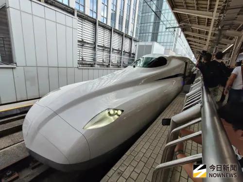 直擊／高鐵新車升級26亮點！全座椅都可充電　廁所改用免治馬桶
