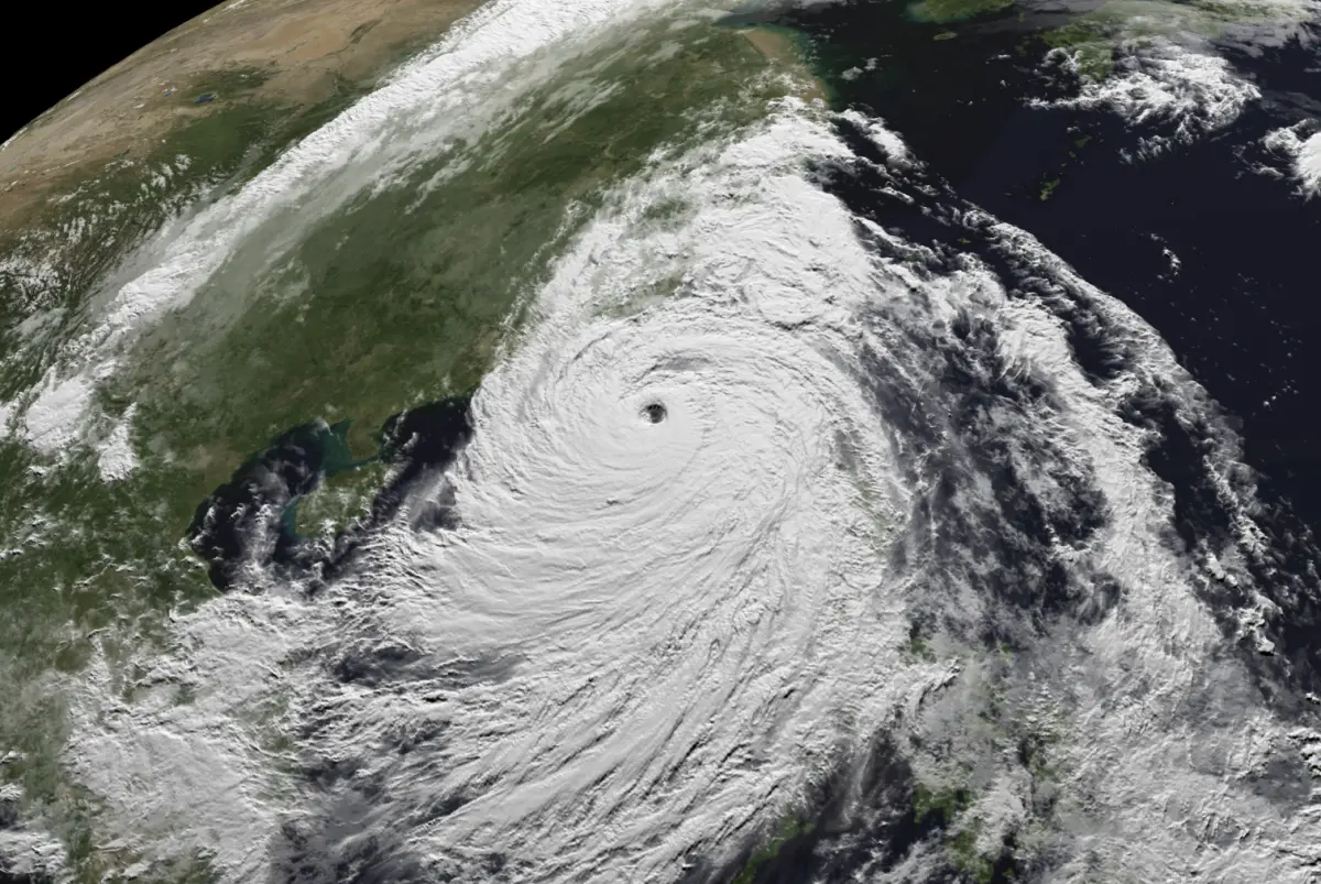 ▲樺加沙颱風襲！部分地區停止上班，央行今（23）日也公布退票從寬處理措施。（圖／翻攝NCDR）