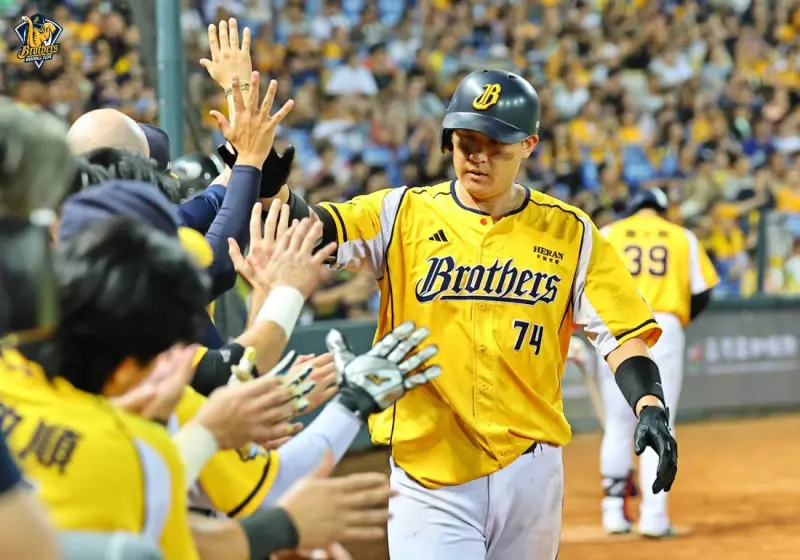 ▲中職下半季冠軍爭霸戰，中信兄弟與樂天桃猿與其他4隊拉開差距，兩隊之間僅1場勝差，雙方本周末在桃園棒球場舉行的2連戰，也是兩隊例行賽最後直接交手機會，有望成為下半季冠軍的戰局分水嶺。（圖／中信兄弟提供）