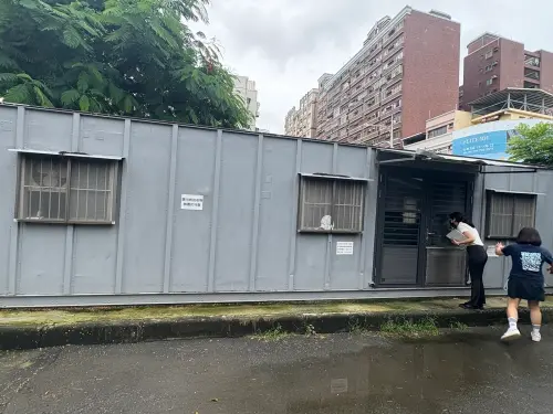 ▲學校在垃圾回收站加裝細紗網、內部設置抽風扇，可阻絕病媒蚊孳生（圖／教育部提供）