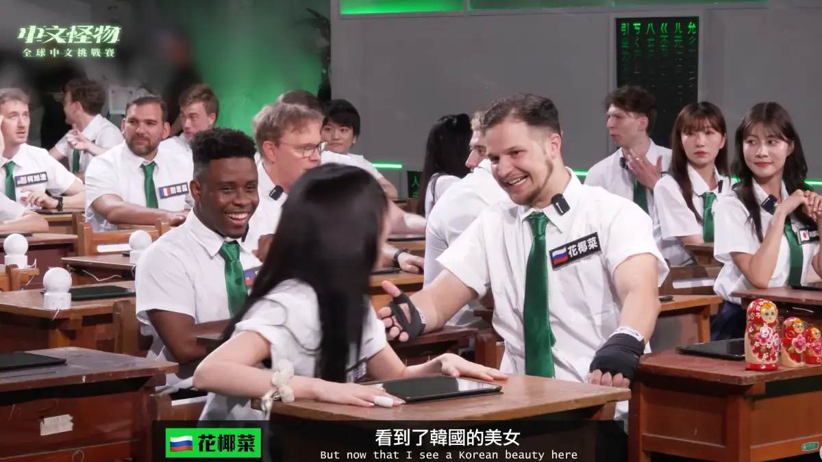 ▲《中文怪物》參賽者一直在節目中稱尹到怡（左）「美女」，讓部分觀眾感到不適。（圖／翻攝自YouTube@Kus dream酷的夢）