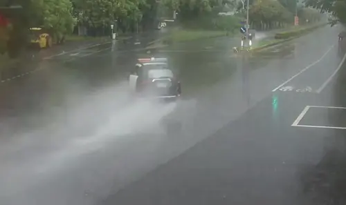 花蓮警押通緝犯失控！「打滑濺水花」高速撞分隔島　釀1死2傷
