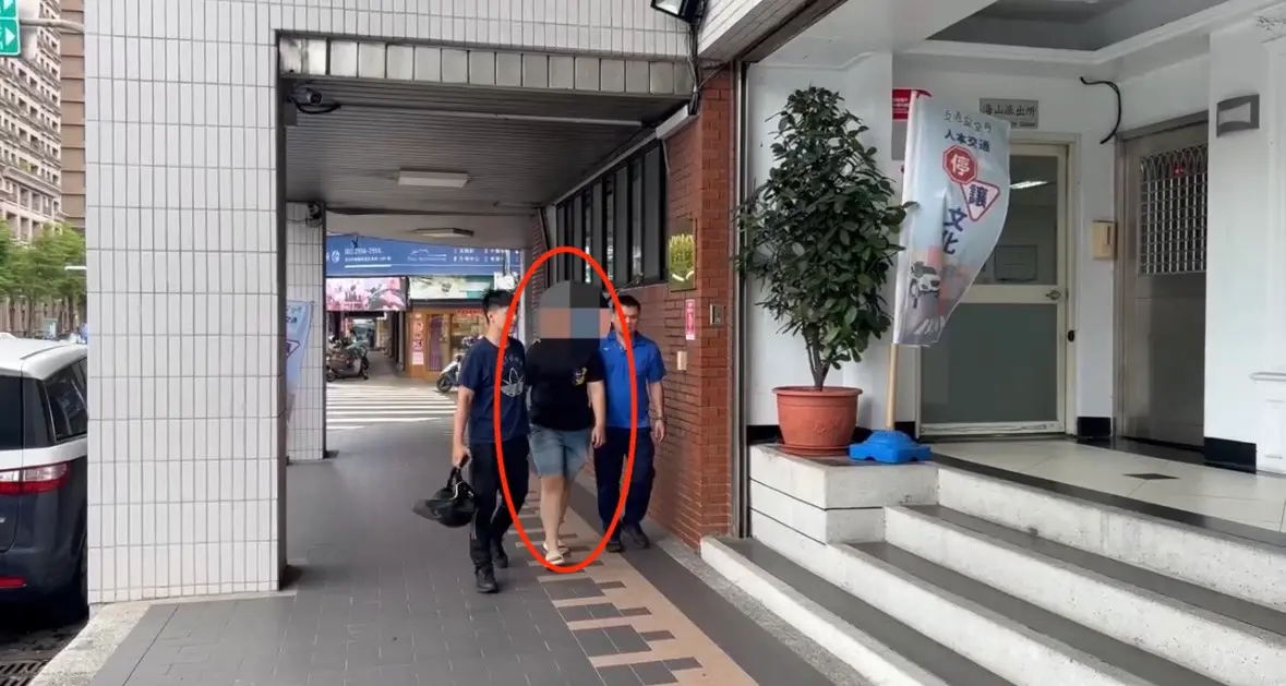 ▲新北市板橋區一間養生會館今（23日）遭到現職女員工縱火。（圖／翻攝畫面）