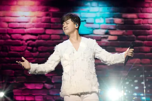 ▲歌手李聖傑（如圖）今（23）日宣布，將在12月27日首度在台北小巨蛋開唱。（圖／錞藝音樂提供）