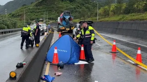 台2線女騎士自撞分隔島！噴飛對向「慘被水泥車輾過」倒血泊身亡
