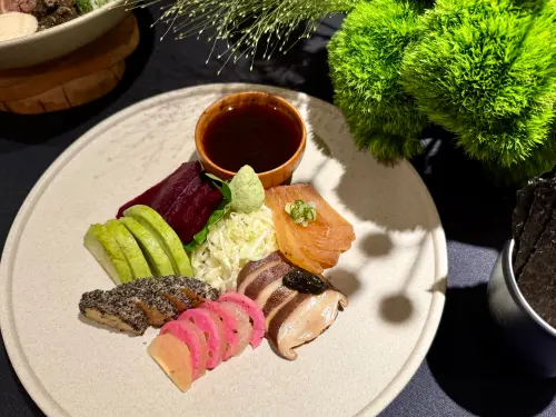 ▲子瑜最愛「Beyond Sashimi素食生魚片」，台灣也吃得到。（圖／記者蕭涵云攝）