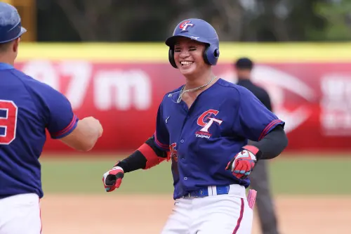 ▲昨戰打出3安打的中華隊開路先鋒陳孝允，本戰苦挨2次觸身球，但於第七局敲出安打上壘，讓後續上場的陳敏賜，有機會一棒提前扣倒韓國。（圖／中華棒協提供）