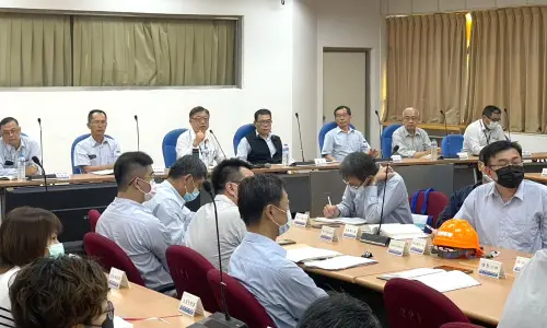 ▲台灣中油公司煉製事業部工安精進宣導會議，由煉製事業部執行長季存厚(左3)主持。(圖／中油煉製事業部提供)