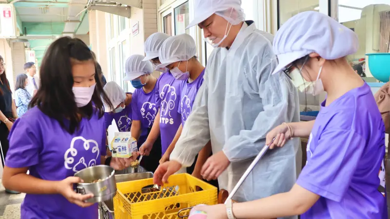 ▲高市府將撙節開支，勉力籌措調度115年經費優先支應營養午餐國產食材的中央財源缺口，確保政策不中斷。（圖／高市府教育局提供）