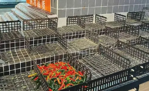 ▲樺加沙颱風來襲，廣州超市架上僅剩下辣椒。（圖／翻攝自微博）